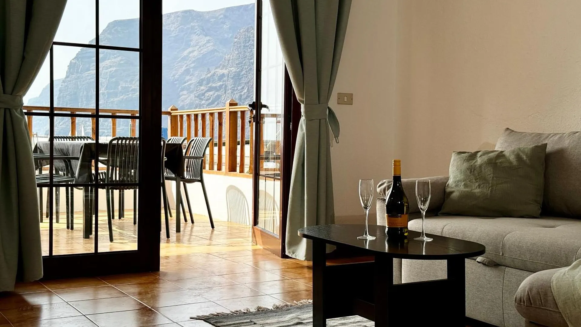 Fabulous Ocean & Cliff View Apartment Acantilado de los Gigantes